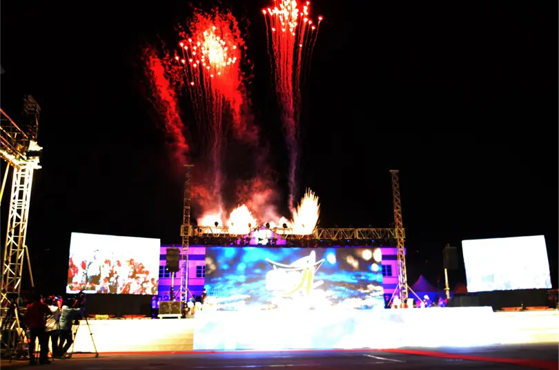 When Jempol District was upgraded to a city, fireworks were set off grandly to symbolize prosperity and colorfulness.