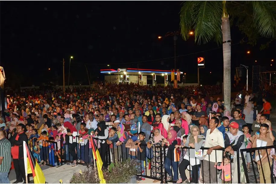 Bahau citizens enthusiastically attended the upgrade of Jempol District to a city