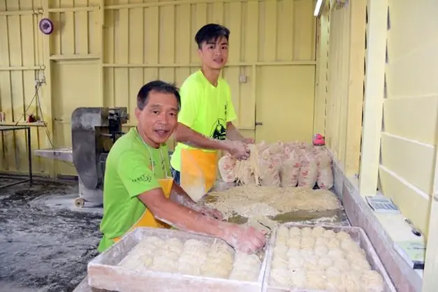 Li's father and son