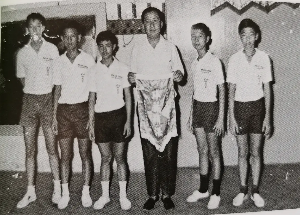 In 1970, the table tennis players of the Sports Association, from left, Cai Deyuan, Chen Bao, Deng Chunming (nicknamed Deng Gouzai), Tian Muyao, Ye Qinghe and Chen Qingsheng