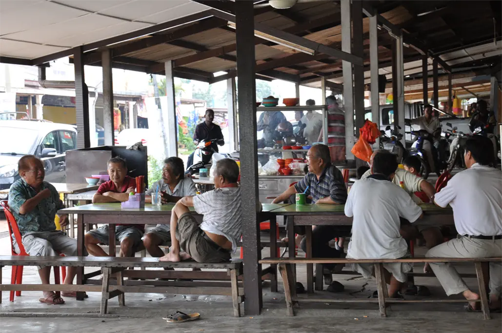 The owner of the small garden chats and kills time in the tea room in small groups during his free time.