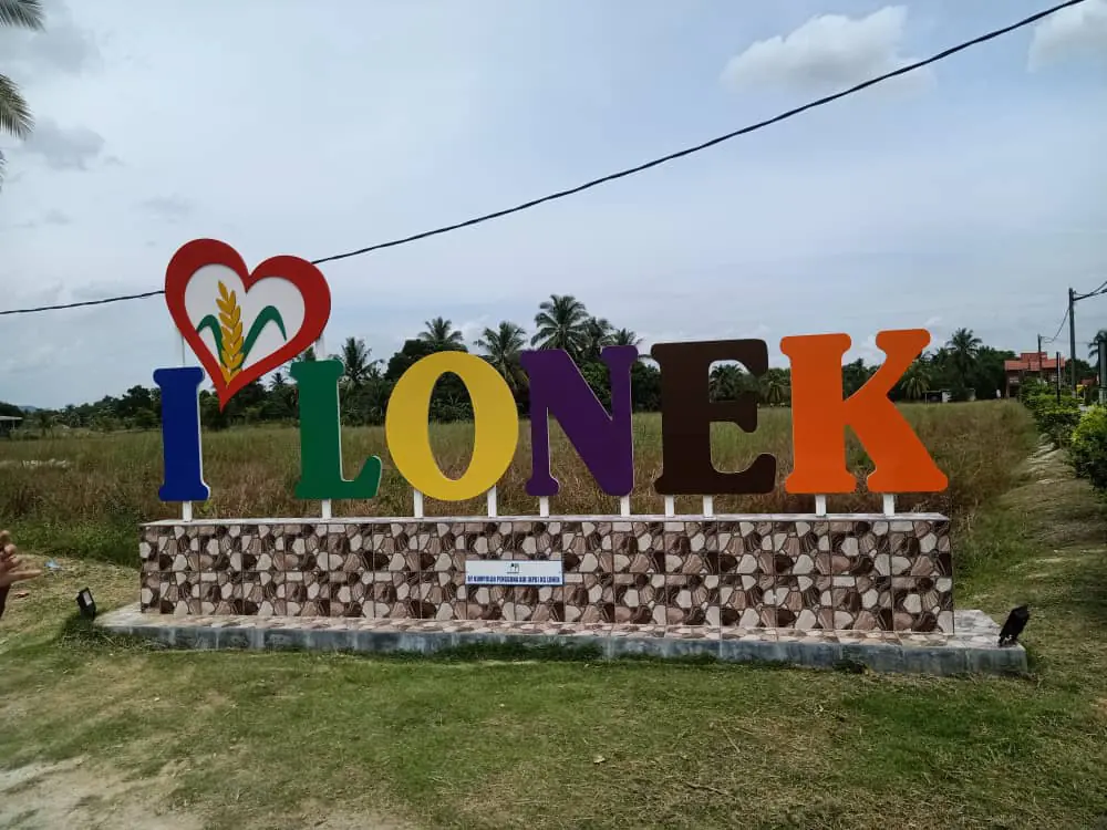 Exploring Kampong Lonek: The Beauty of Rural Bamboo Craftsmanship and Rice Fields · photo 5
