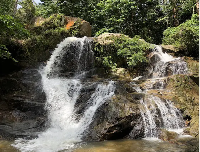 “Wave Rock” of Malaysia - Hiking along Bukit Baginda Trail · photo 2