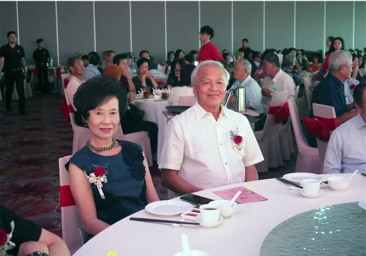 永久名誉顾问李观胜夫妇